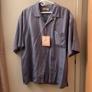 Tommy Bahama camp shirt. Men’s L. 100% silk.